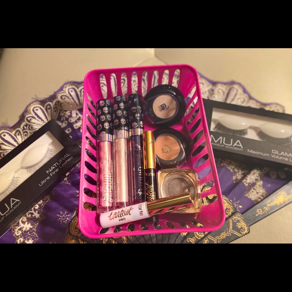 Eyeshadow/Lash BuNdLE 👀